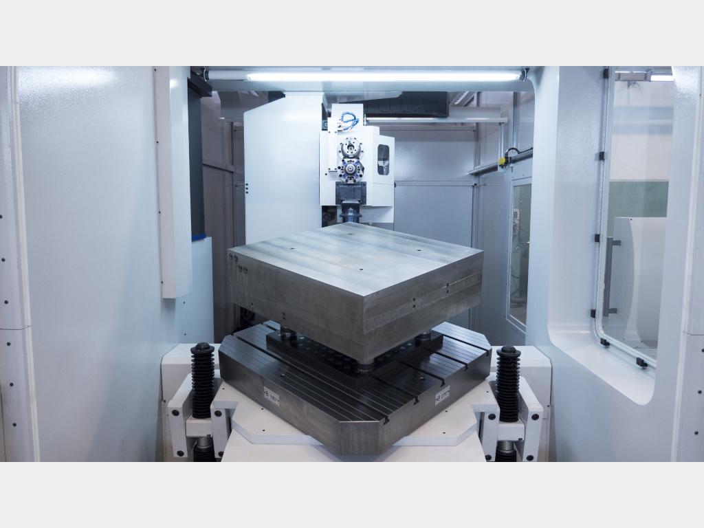 Rotary/Tilting table, infinite position, for compound-angle machining on IMSA Gun Drill MF1250/2FL