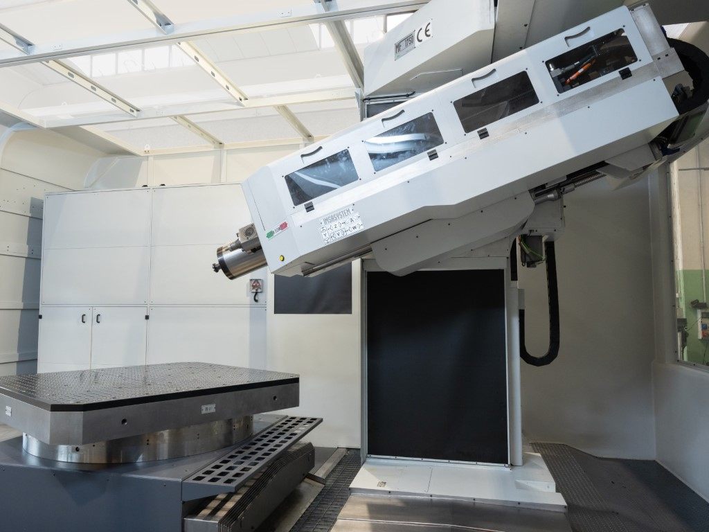 Combined-angle gundrilling and milling on IMSA machine MF1750EVO - Table overlap by machine headstock
