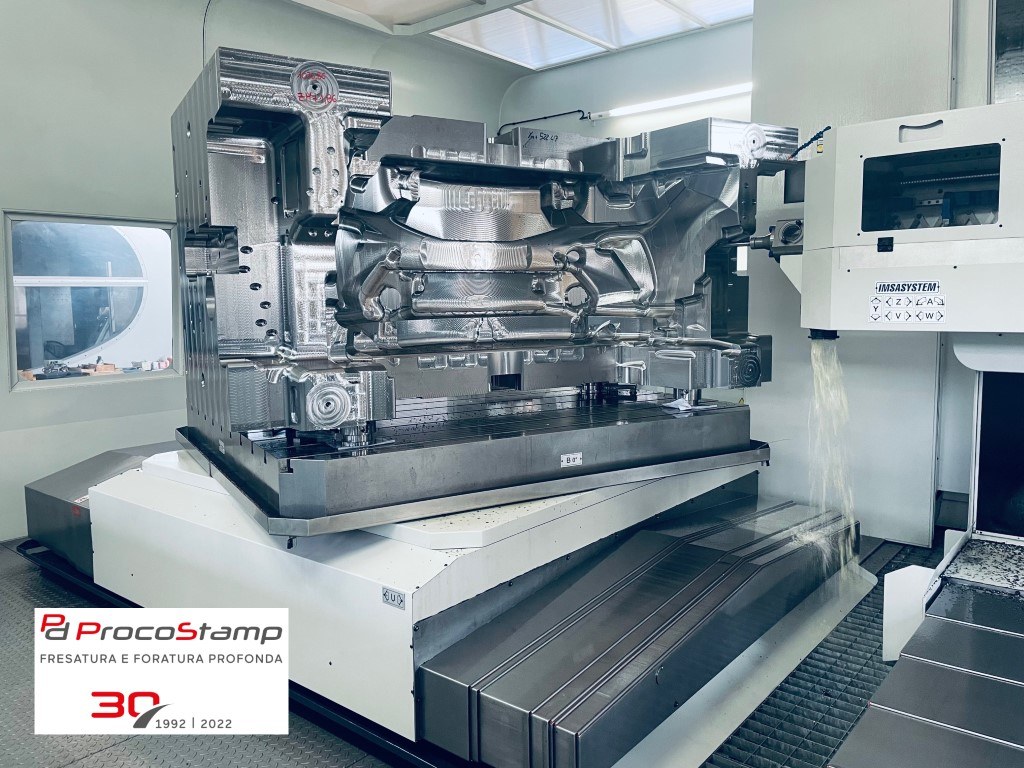 Lavorazione di foratura con punta a cannone su centro di foratura profonda e fresatura IMSA MF1750EVO presso PROCOSTAMP