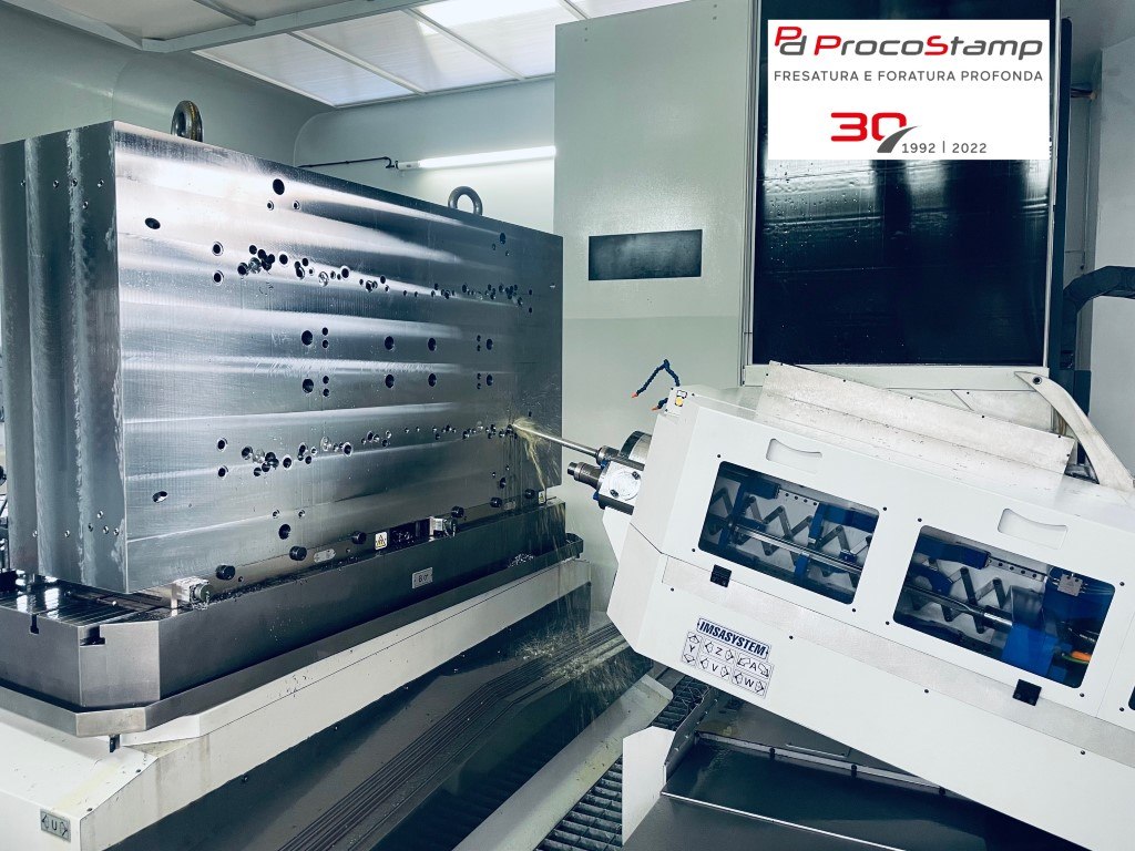 Lavorazione di foratura con punta a lancia su centro di foratura profonda e fresatura IMSA MF1750EVO presso PROCOSTAMP