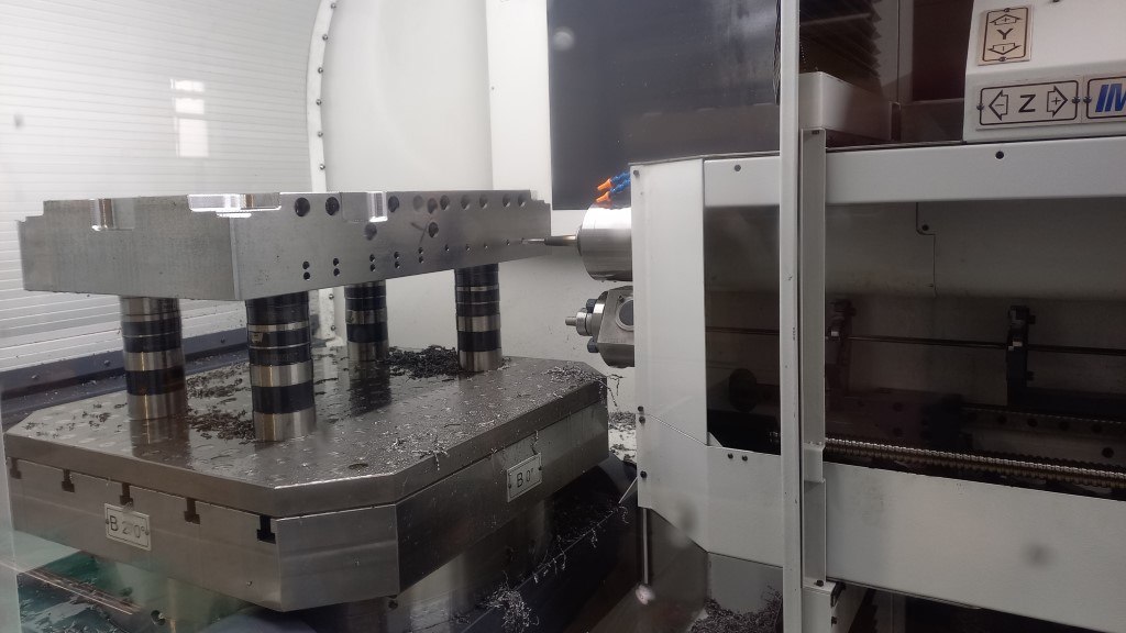 Machine de perçage profond et fraisage IMSA MF1000/2C chez GRUPPO IDEAL STAMPI - usinage