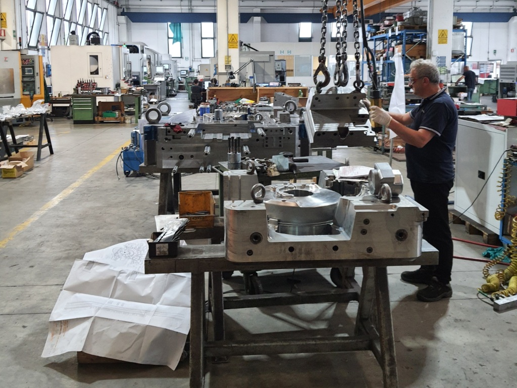 IDEAL STAMPI - département de montage des moules