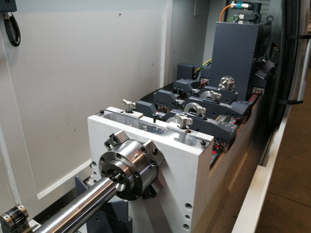 Particolare del mandrino della macchina per foratura profonda assiale IMSA MFT600/12EVO per alberi in acciaio.