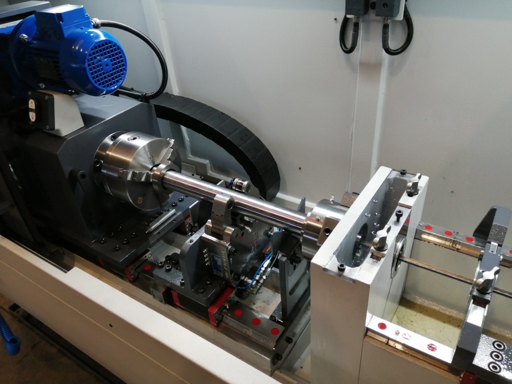Particolare del mandrino della macchina per foratura profonda assiale IMSA MFT600/12EVO per steli in acciaio.