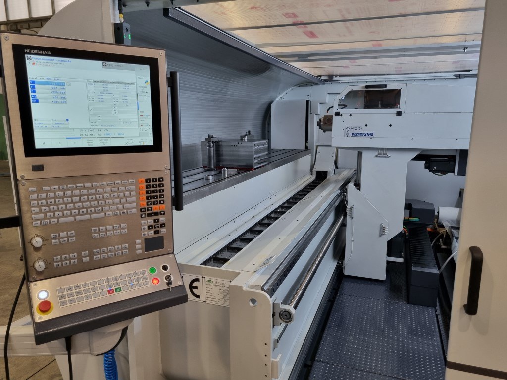 Internal operator-side view of the MMF250-3000/2F, showing the 3000 mm horizontal stroke and Heidenhain CNC