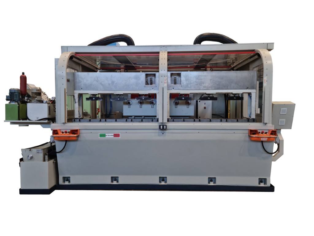 Vista frontale della foratrice MF500-6T con portelloni trasparenti aperti; visibile la configurazione per il carico simultaneo di 12 stampi e la foratura di 6 pezzi.